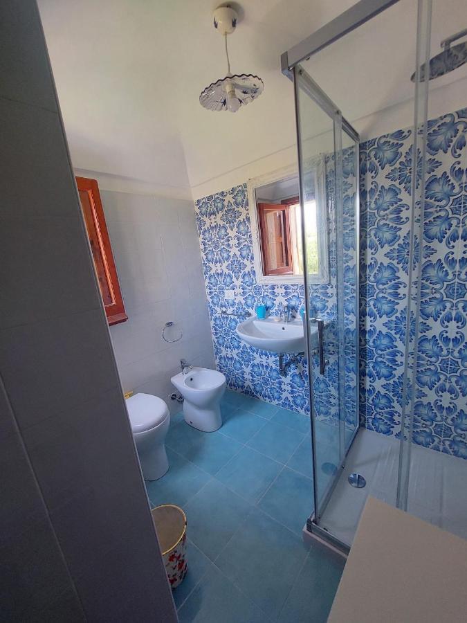 Le Di Tufo Riccio Di Mare * Favignana